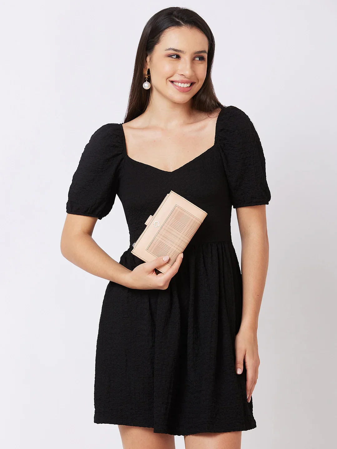 Caprese Avery Large Blush Bifold Wallet - Image 2