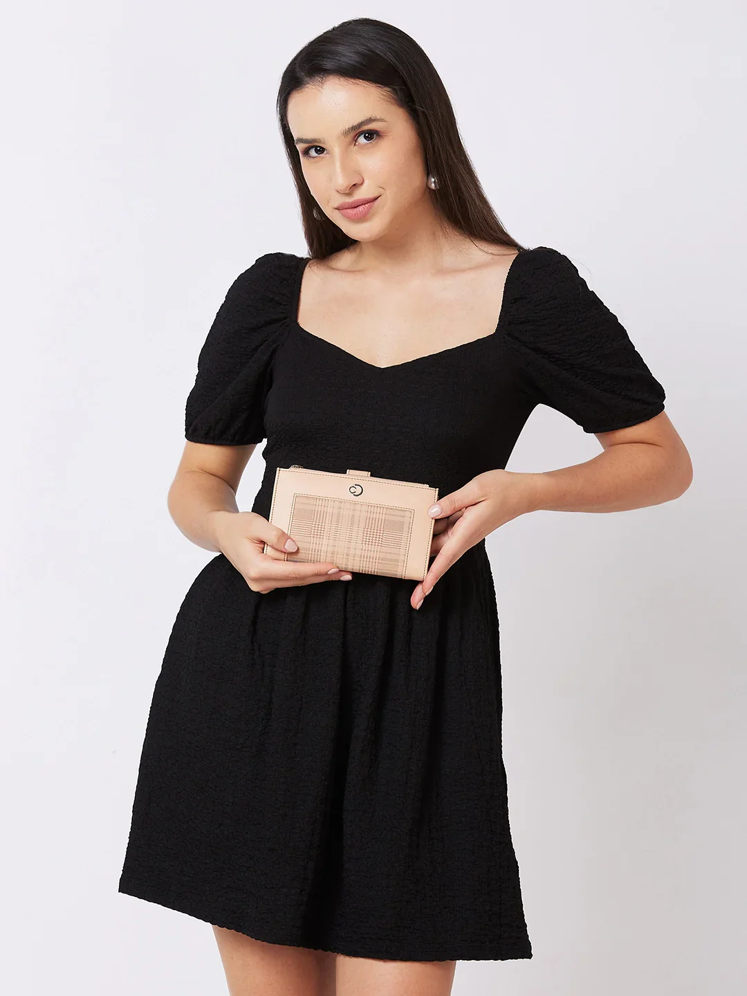 Caprese Avery Large Blush Bifold Wallet - Image 3