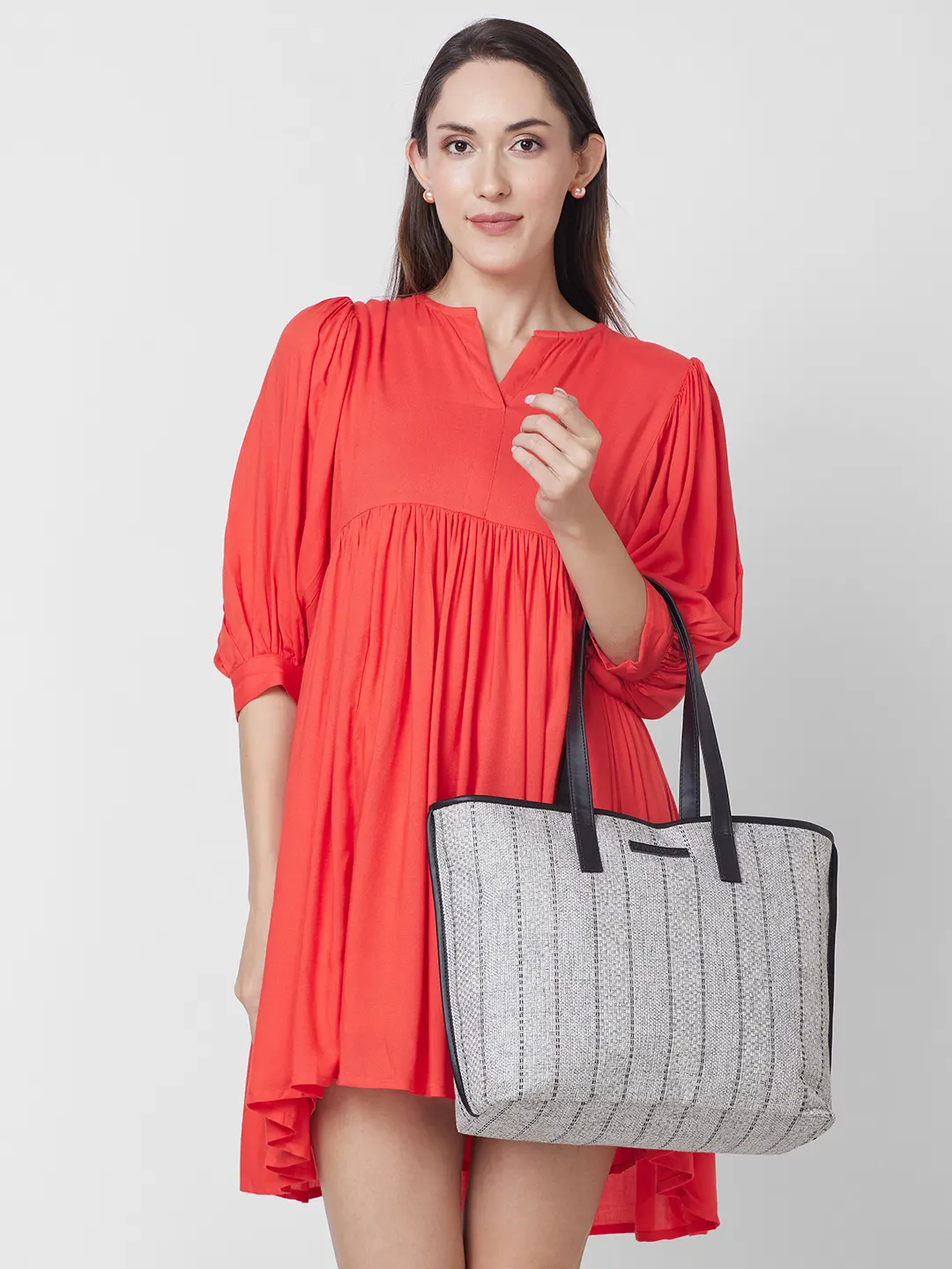 Caprese Evana Medium Silver Tote Bag - Image 10