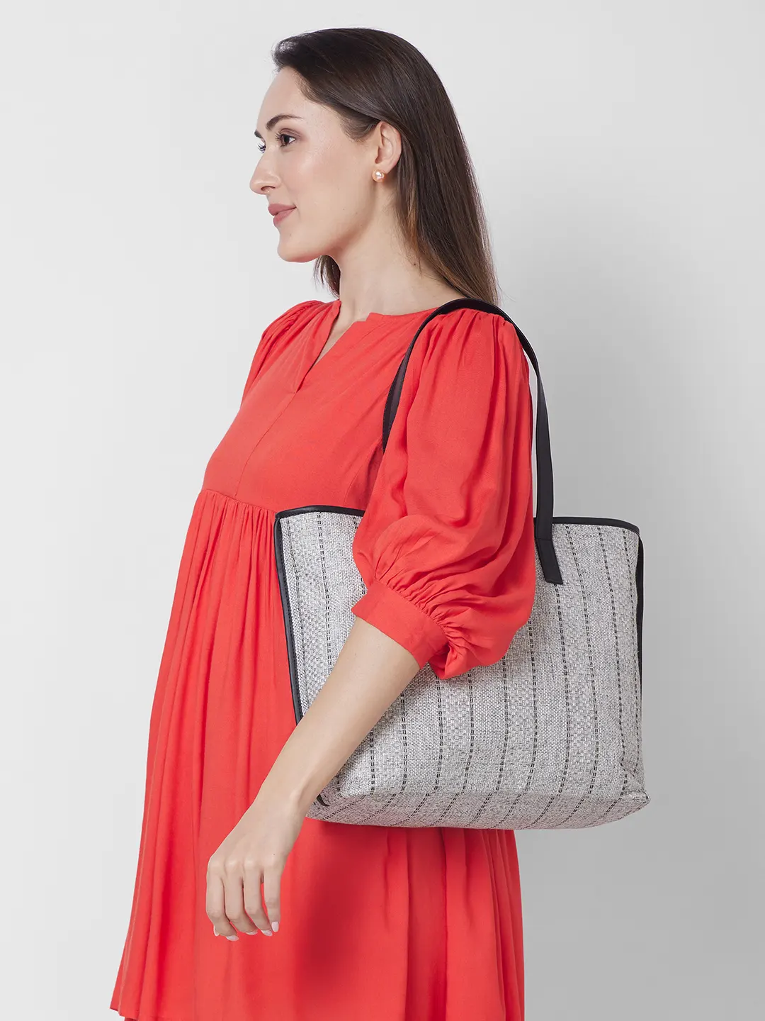 Caprese Evana Medium Silver Tote Bag - Image 11