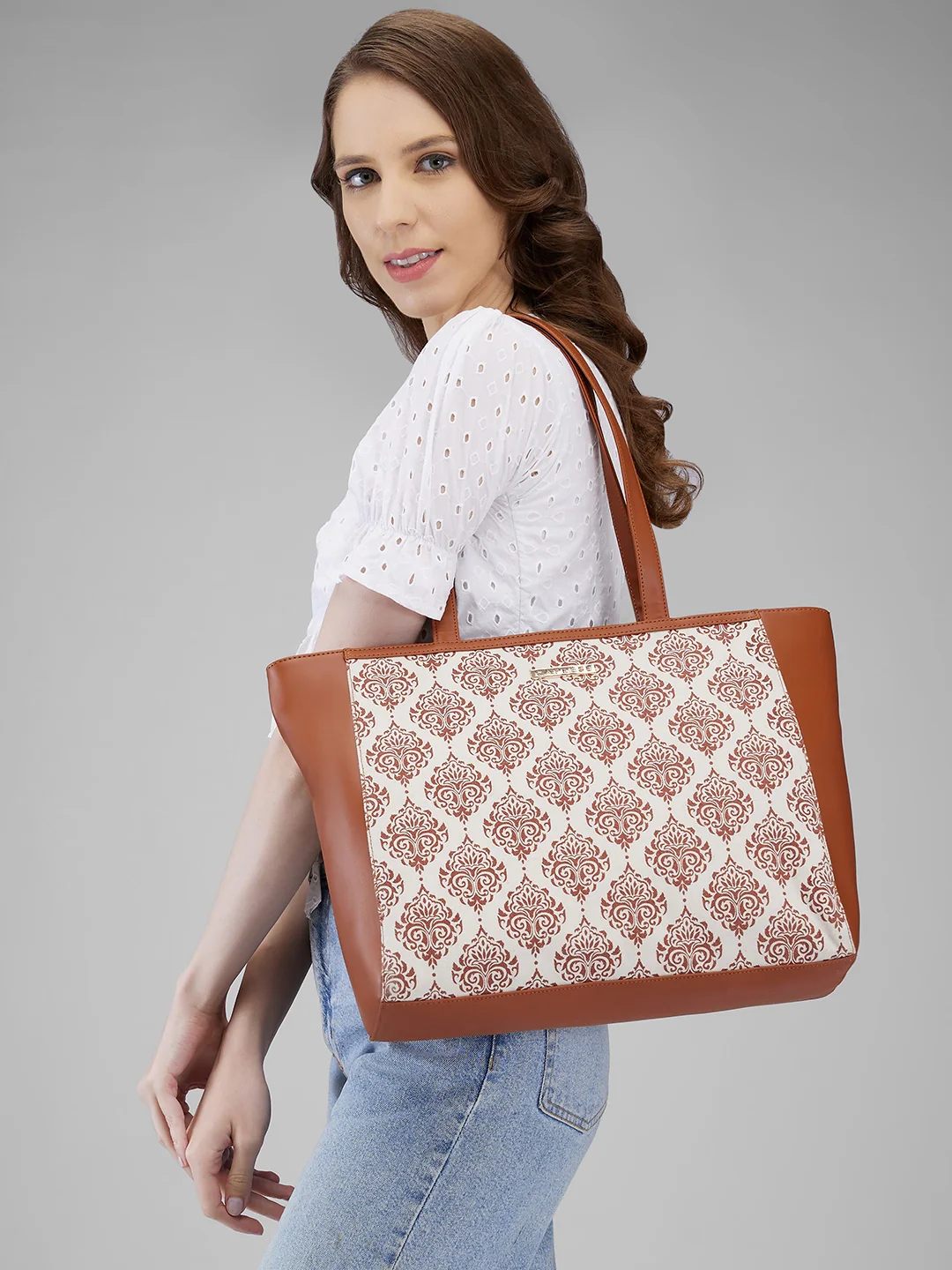 Caprese Hanna Large Tan Tote Bag - Image 10