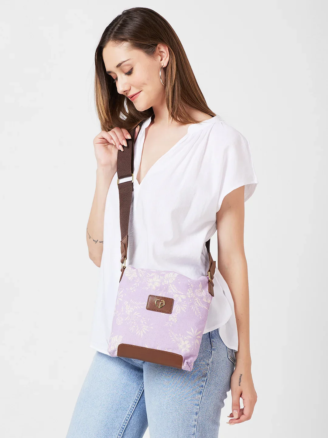 Caprese Kendall Medium Lilac Sling Bag - Image 3