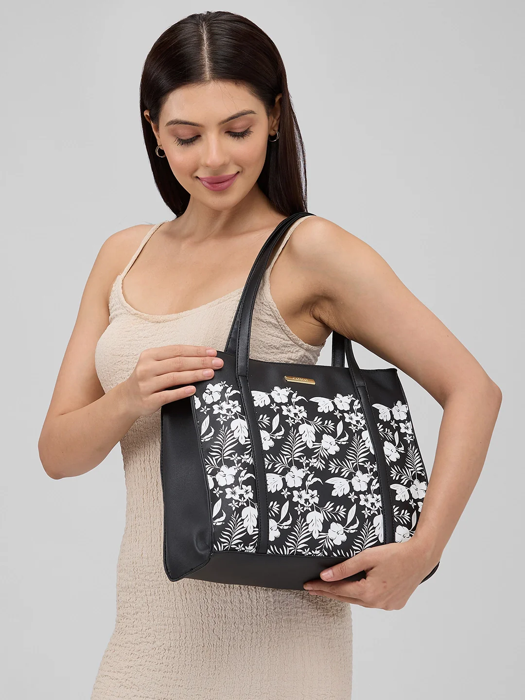 Caprese Lively Medium Black Tote Bag - Image 10