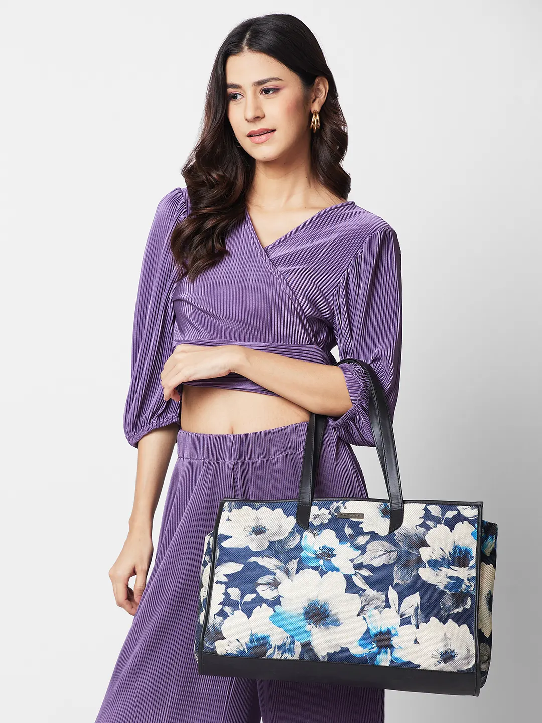 Caprese Poppy Medium Printed Dark Blue Tote Bag - Image 11