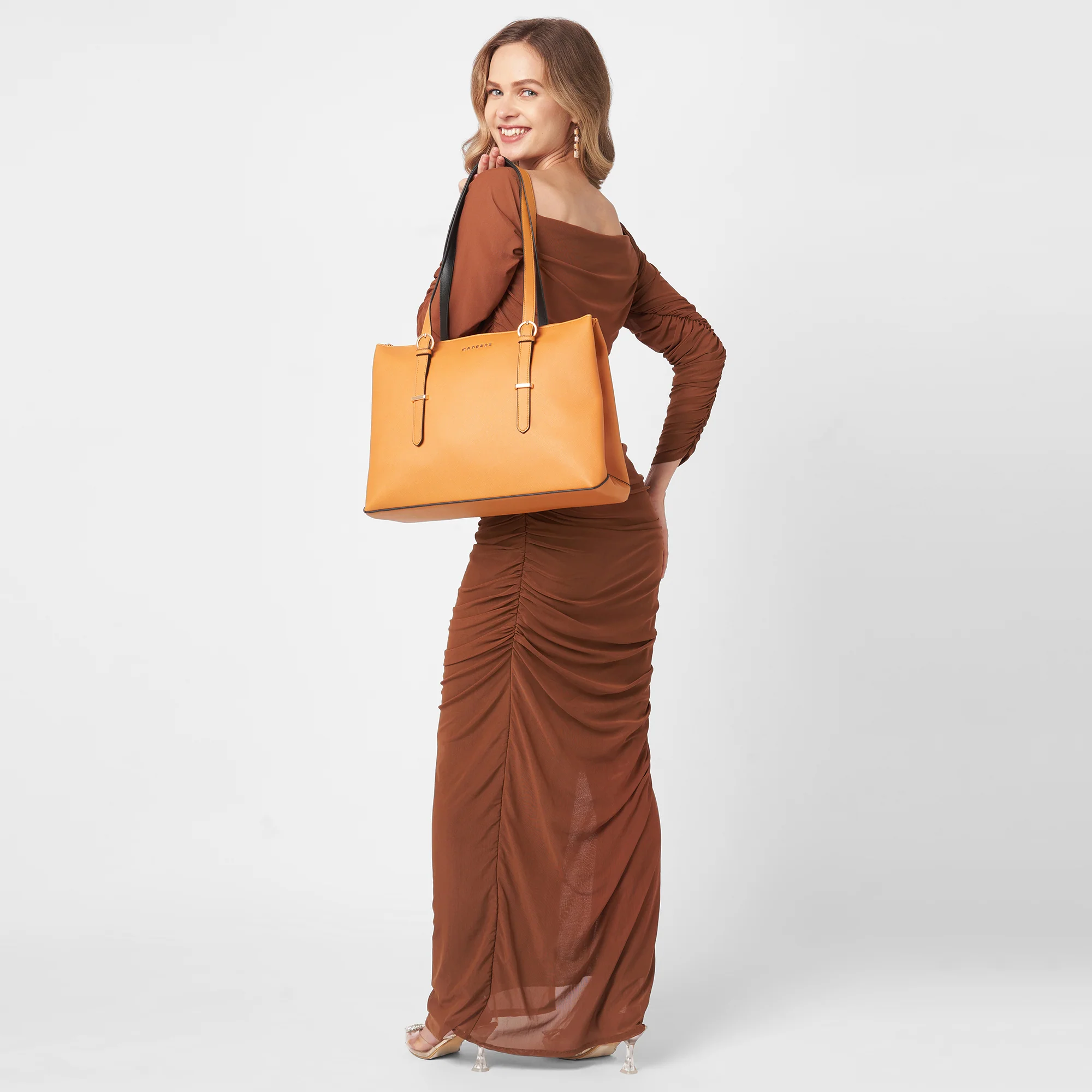 Caprese  Romano  Large Ochre Tote Bag - Image 9