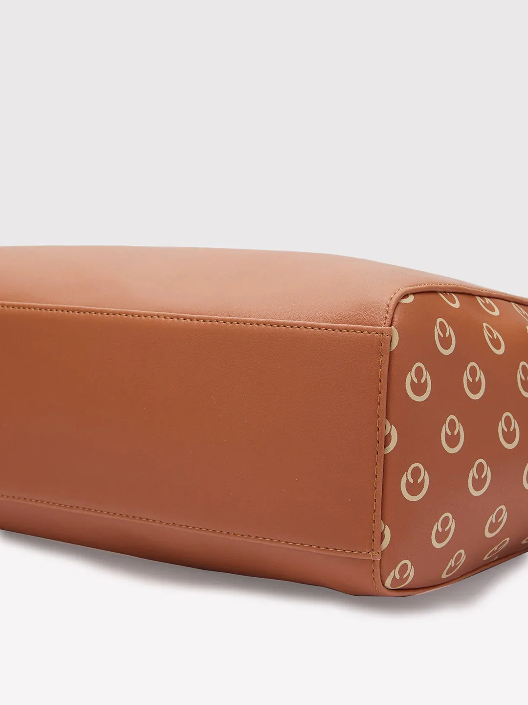 Caprese Siesta Medium Tan Tote Bag - Image 6