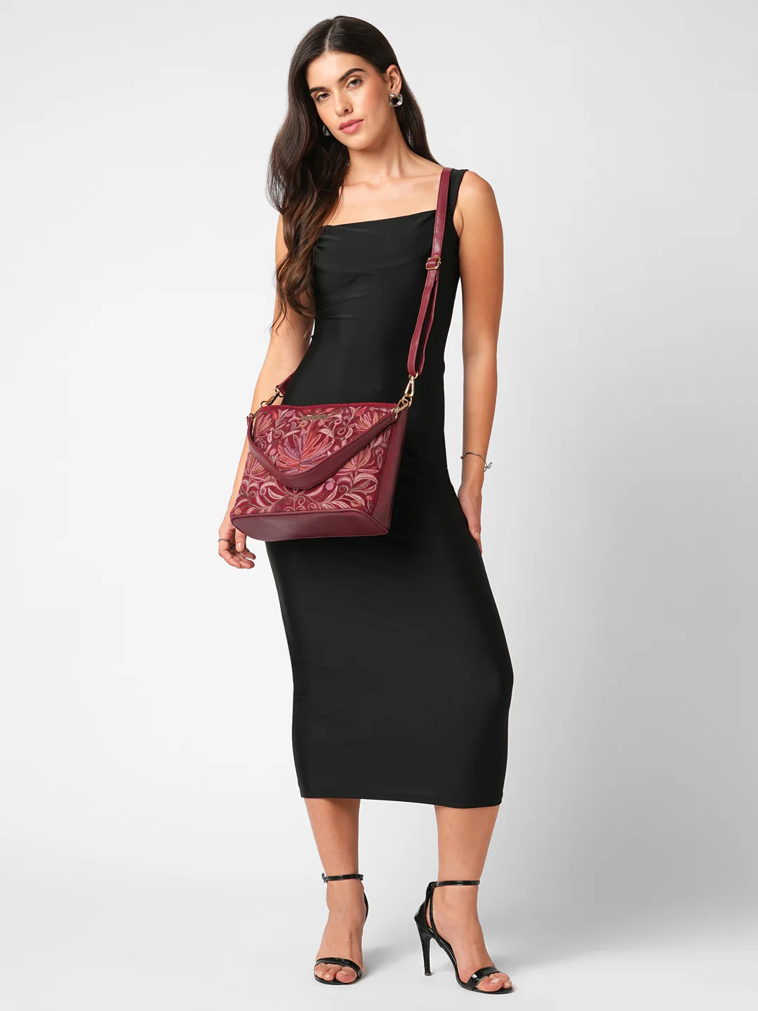 Caprese Siji Tresna Large Red Crossbody Bag - Image 9