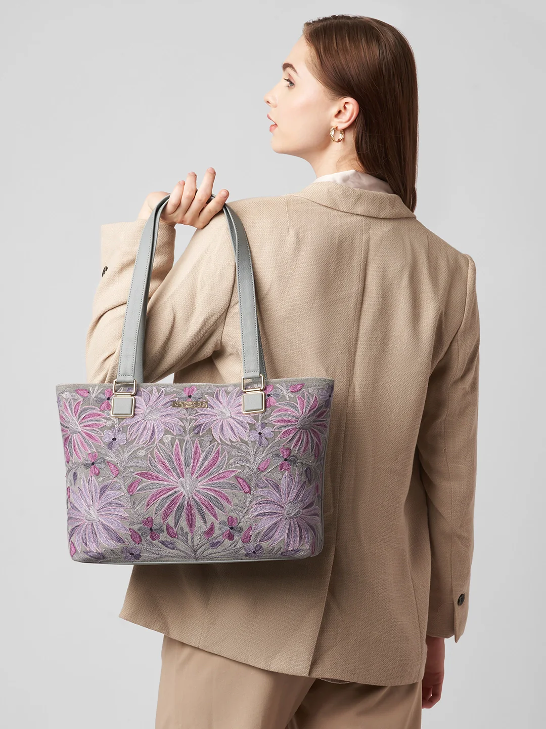 Caprese Siji Tresna Medium Grey Tote Bag - Image 3