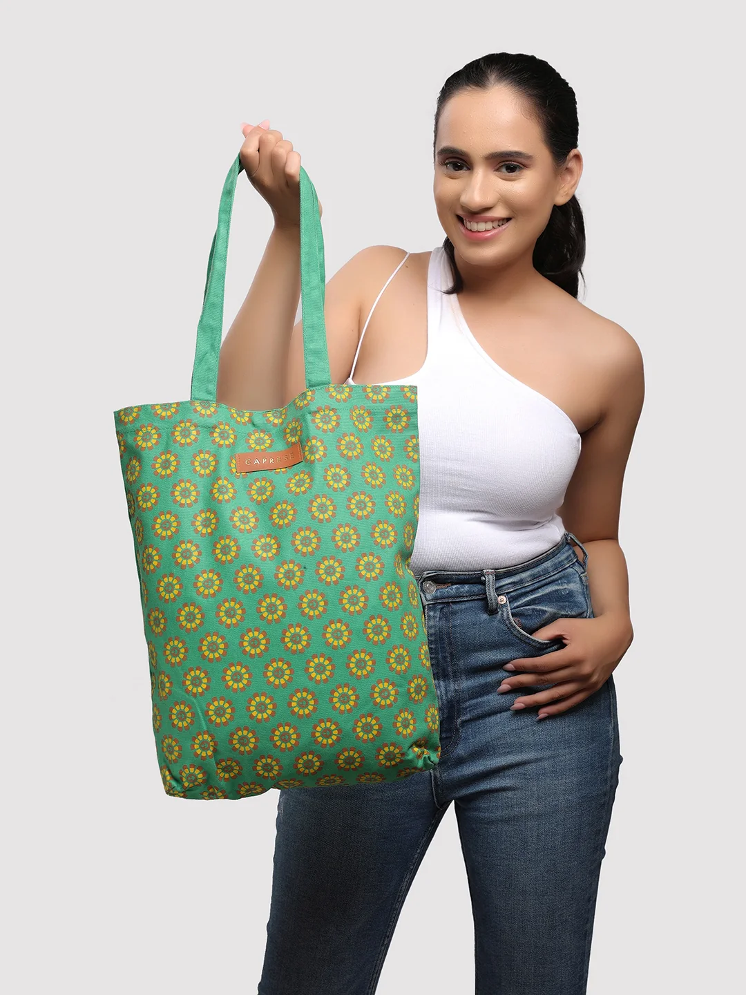 Caprese Vida Medium Light Green Tote Bag - Image 7
