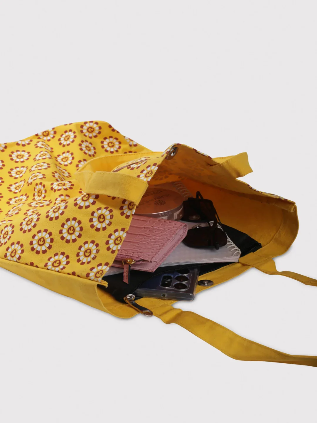 Caprese Vida Medium Yellow Tote Bag - Image 11