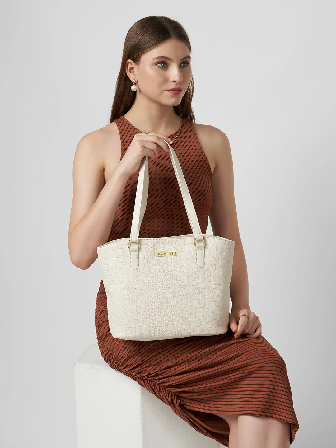 Caprese York Medium Alpine Oat Tote Bag - Image 2