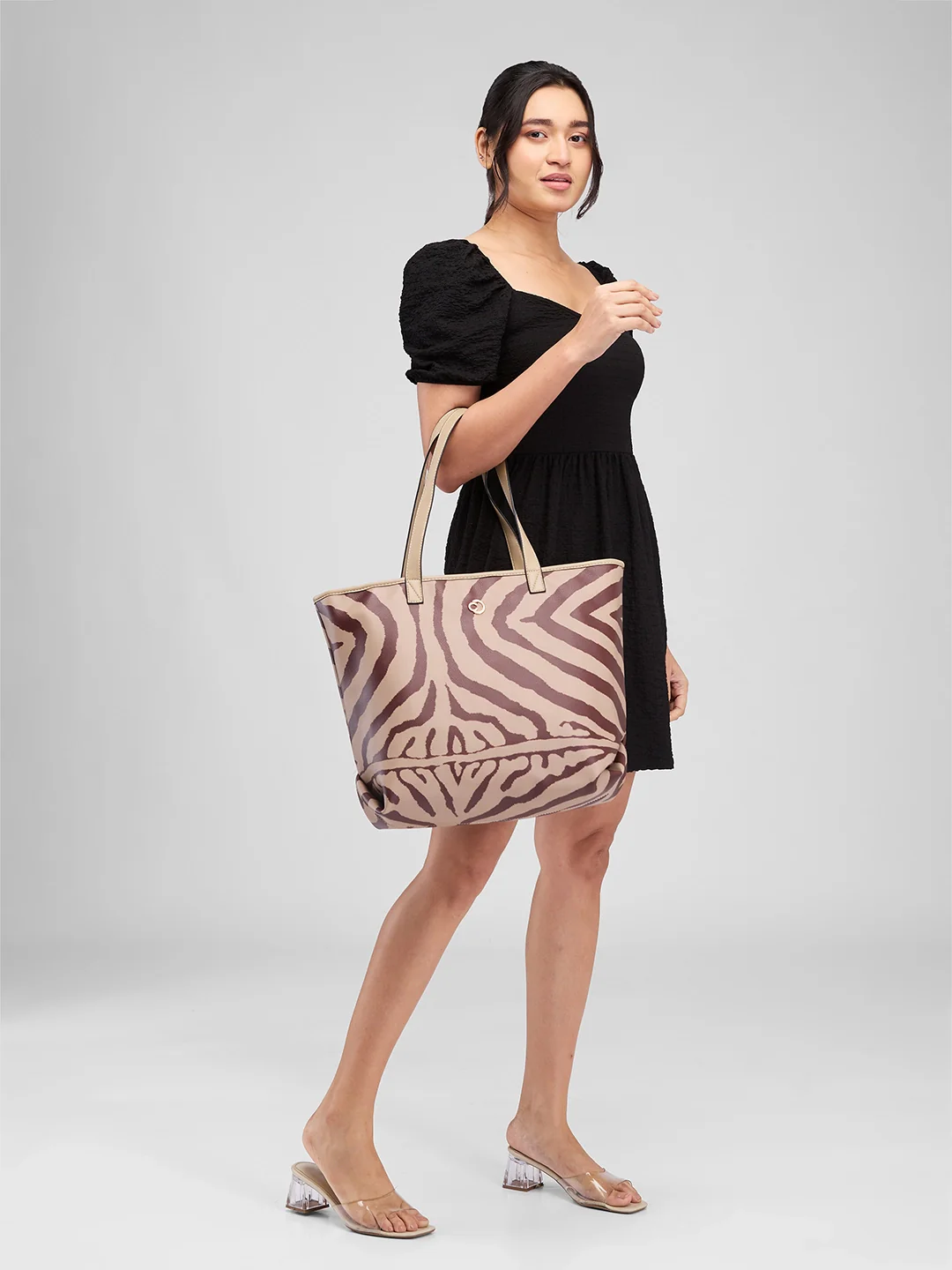 Caprese Zuzu Large Beige Tote Bag - Image 3